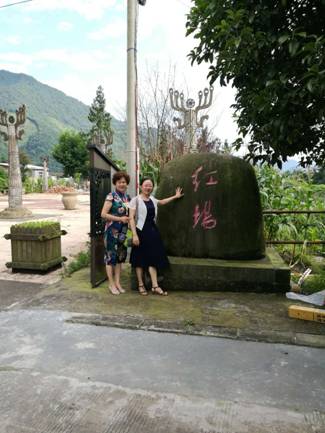 郝清华红白镇红场留影.jpg